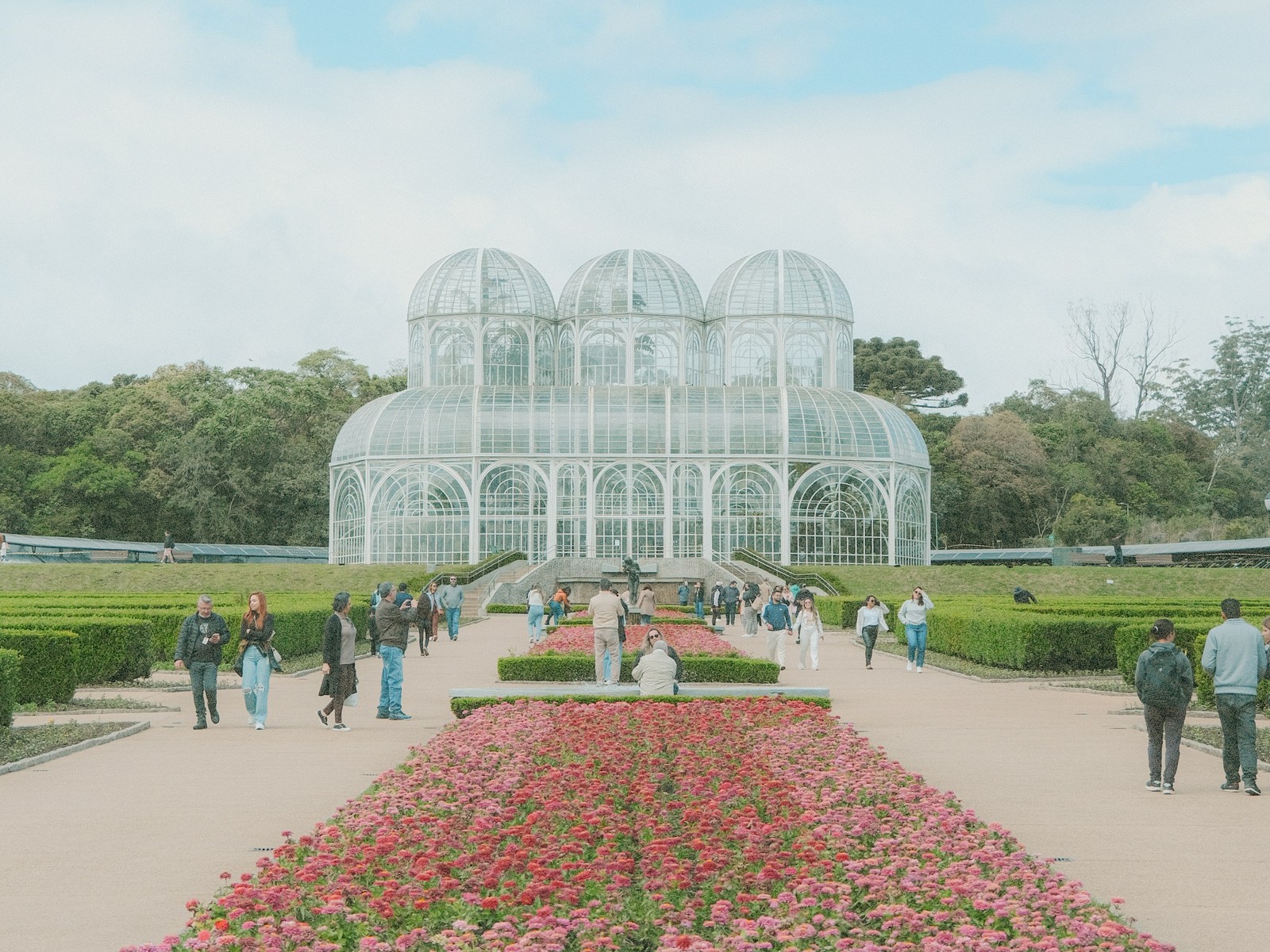 Estufa e jardins floridos do Jardim Botânico de Curitiba